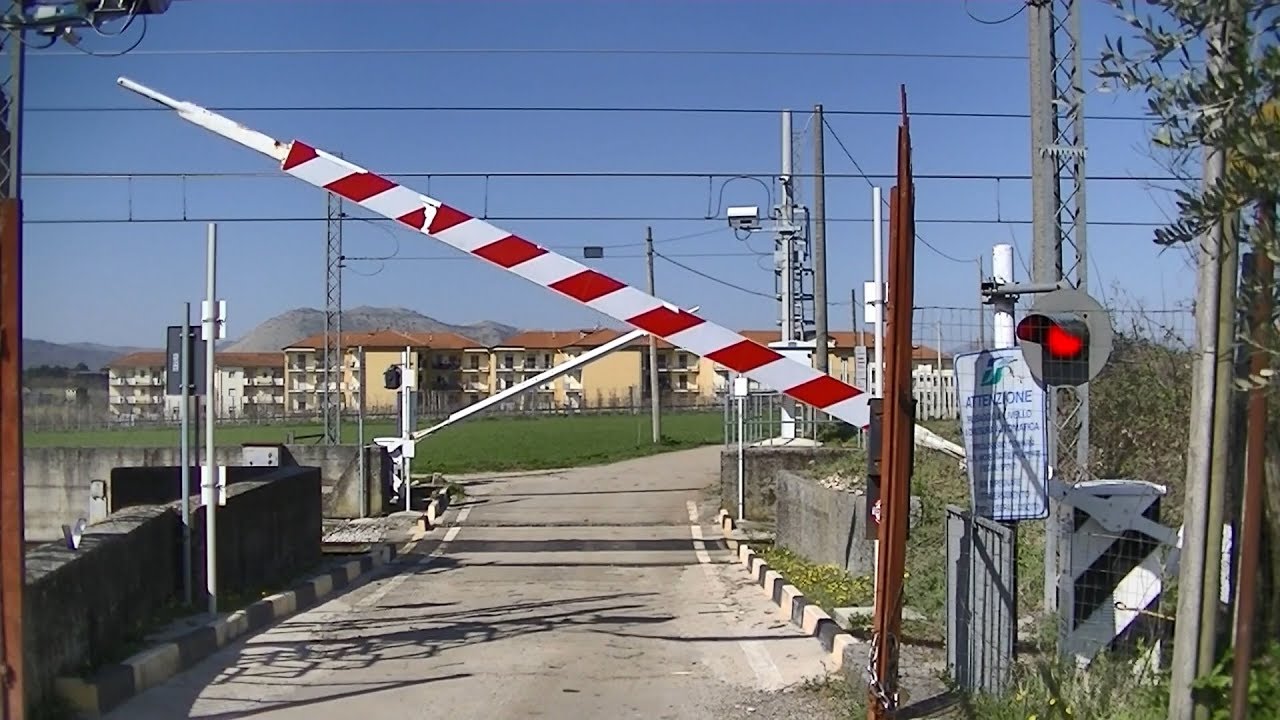 Spoorwegovergang Dugenta (I) // Railroad crossing // Passaggio a livello