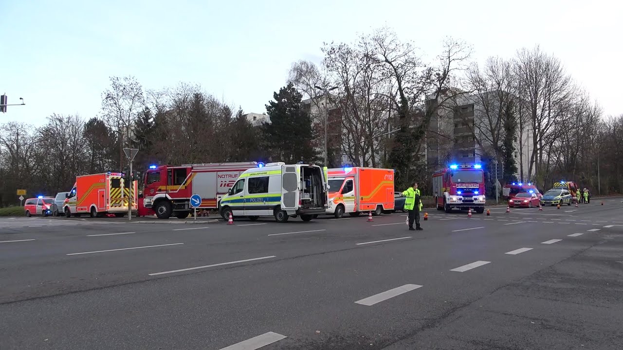 15-J&auml;hriger mit Rad von abbiegendem LKW &uuml;berrollt - verstorben in H&uuml;rth-Herm&uuml;lheim am 7.12.21 +O-Ton