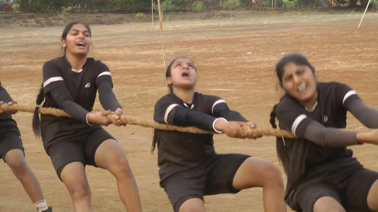 Kerala  And Punjab girls  TUG OF WAR