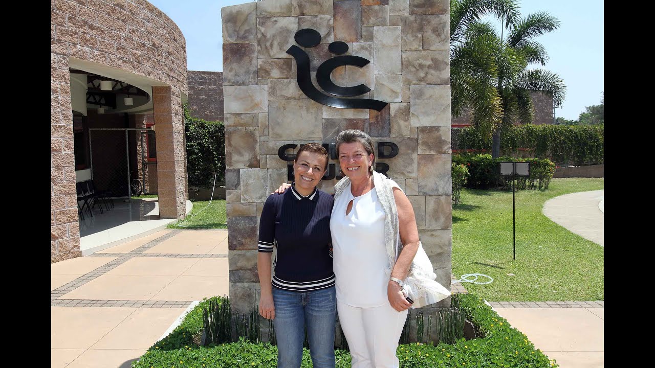 Embajadora de Canadá en El Salvador visita Ciudad Mujer