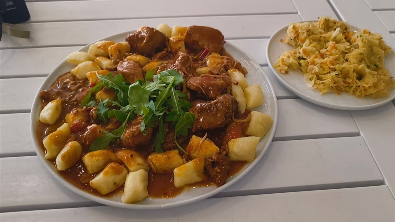 Gulasz wieprzowy z kopytkami Bistro Express Dziwn&oacute;w