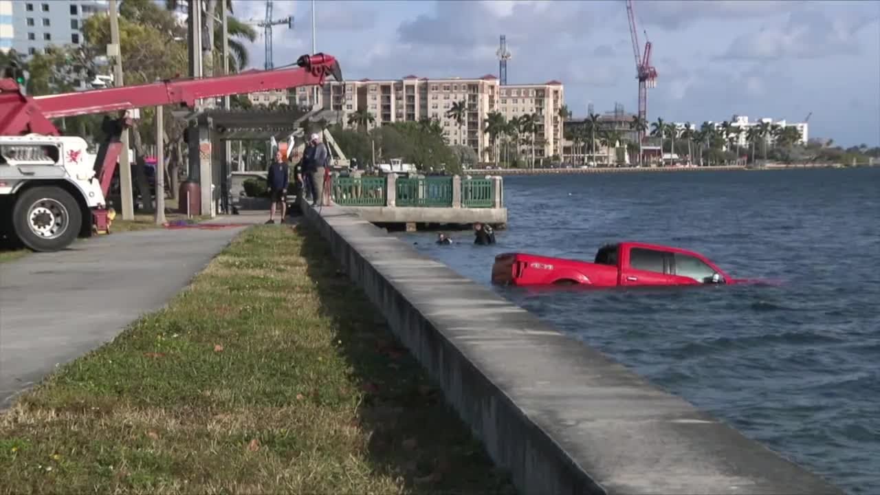Neighbors raise safety concerns after 2 cars plunge into West Palm Beach waterway in 8 days