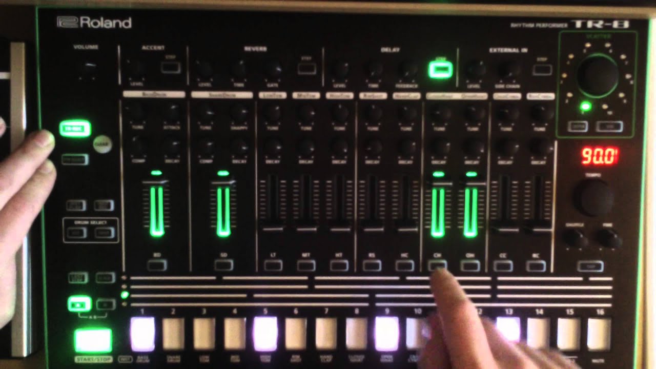 Beat making tutorial, dnb, using delay as a roll effect on the TR 8