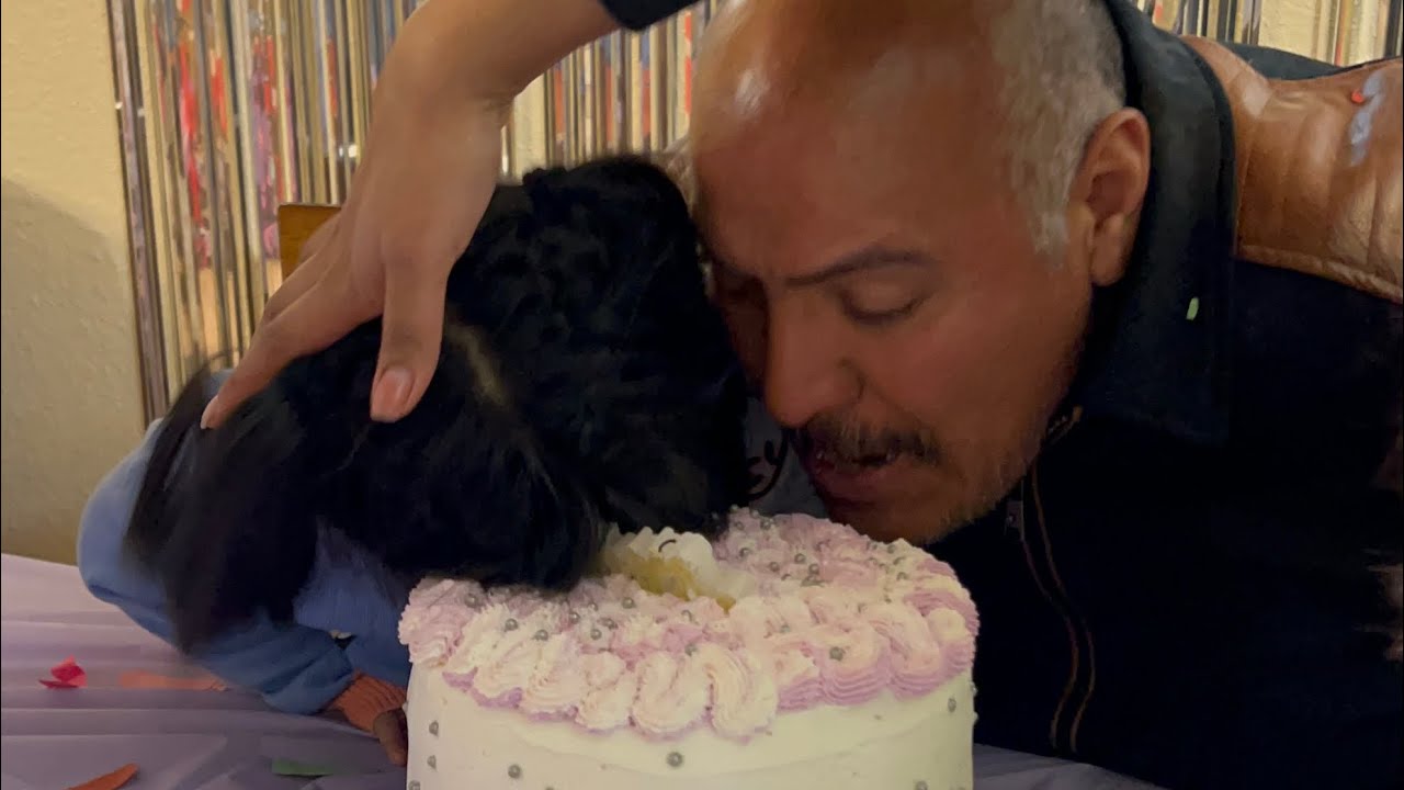 Mírenlo asta el final lo que pasa con este pastel  🎂 y la nena 👧 Sandy La Chapina