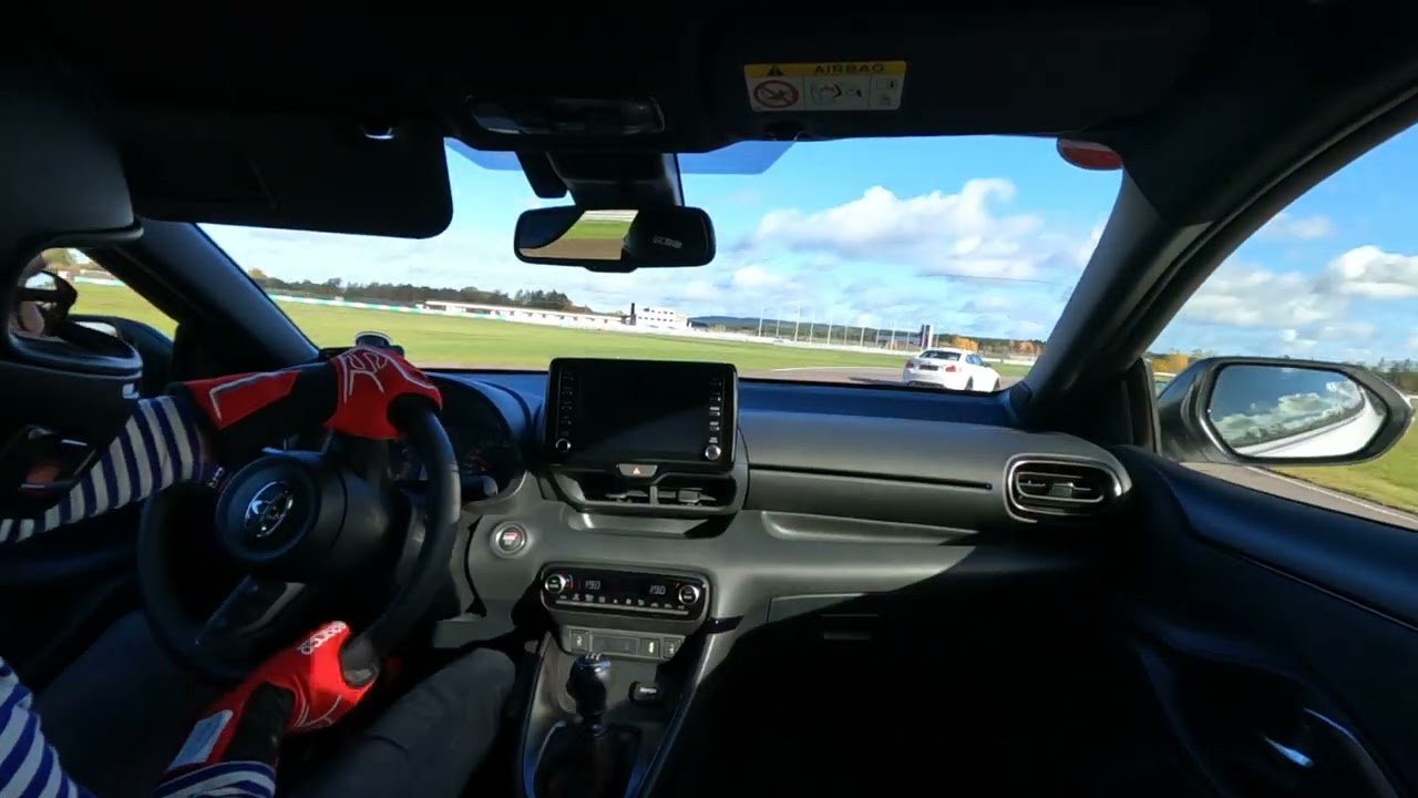 GR Yaris chasing a BMW M2 trough traffic at Gelleråsen