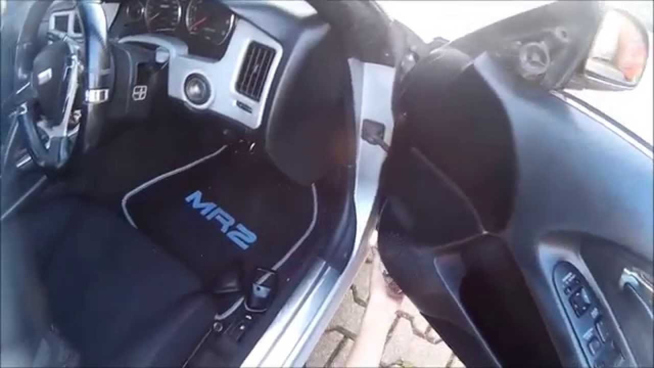 How to: Remove the door panel on a Toyota MR2 (SW20)