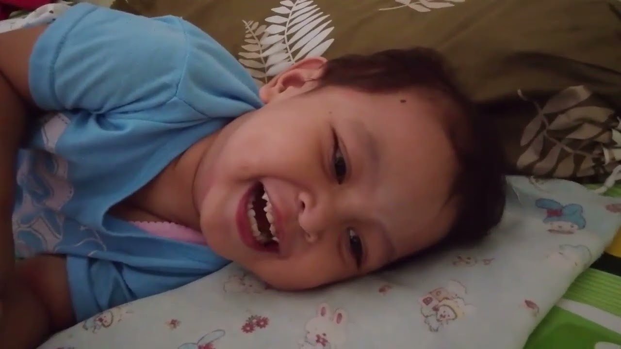 Si Bombom Ketawa Lucu..