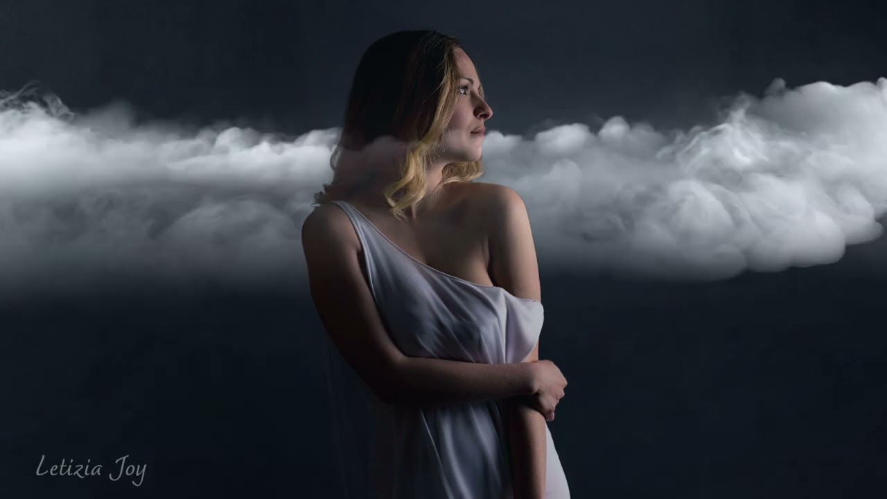 Letizia Joy - At the edge (visualizer)