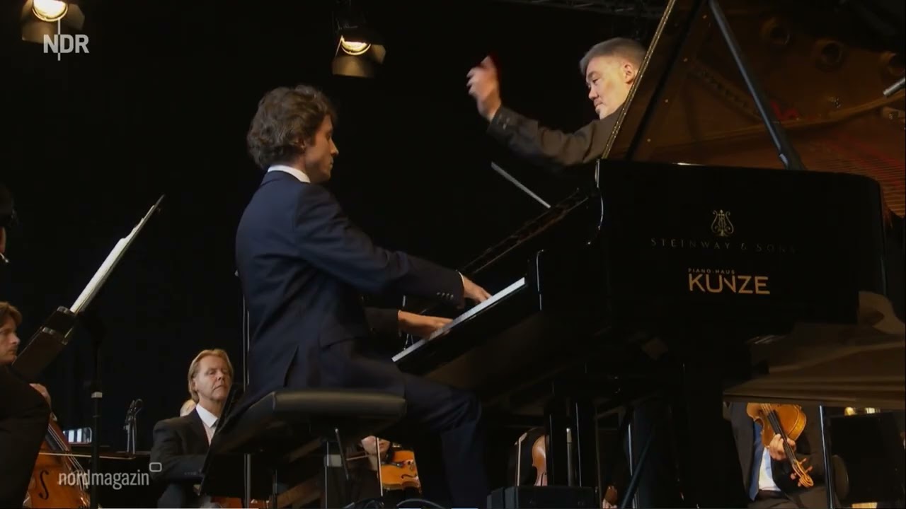 Rafał Blechacz - Chopin Piano Concerto No.1 in E minor, Op. 11 (2024)