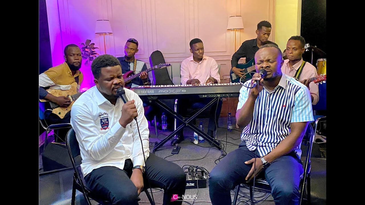 PROPHETE PROMESSE ET PAPA FELLY CHANTE OTIKALI NZAMBE
