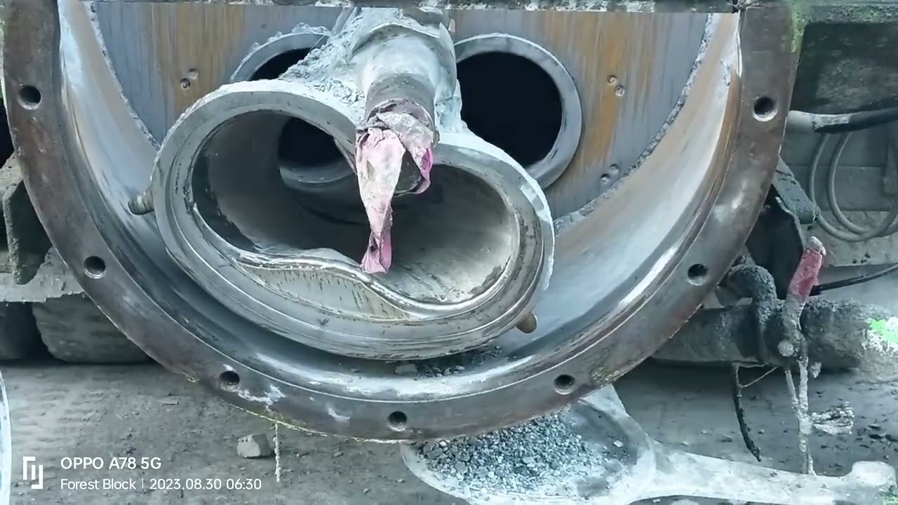 Boom placer rock valve