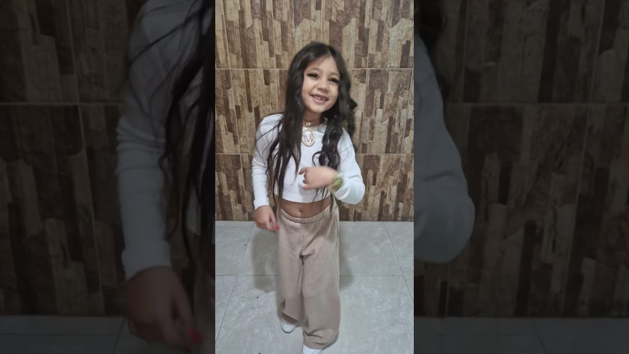 a bailhar a musica dela🥰