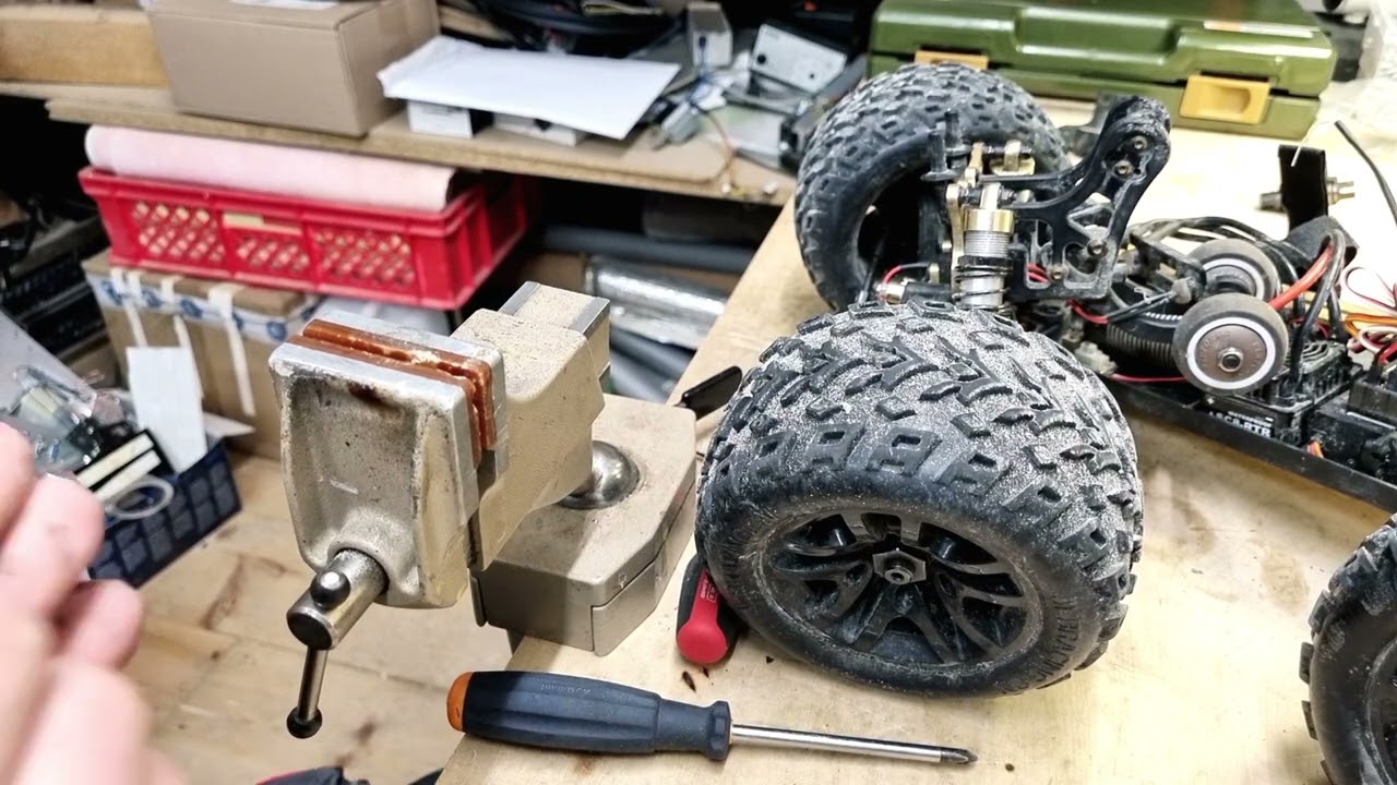 JLB Cheetah Mittelgroße Reparatur.