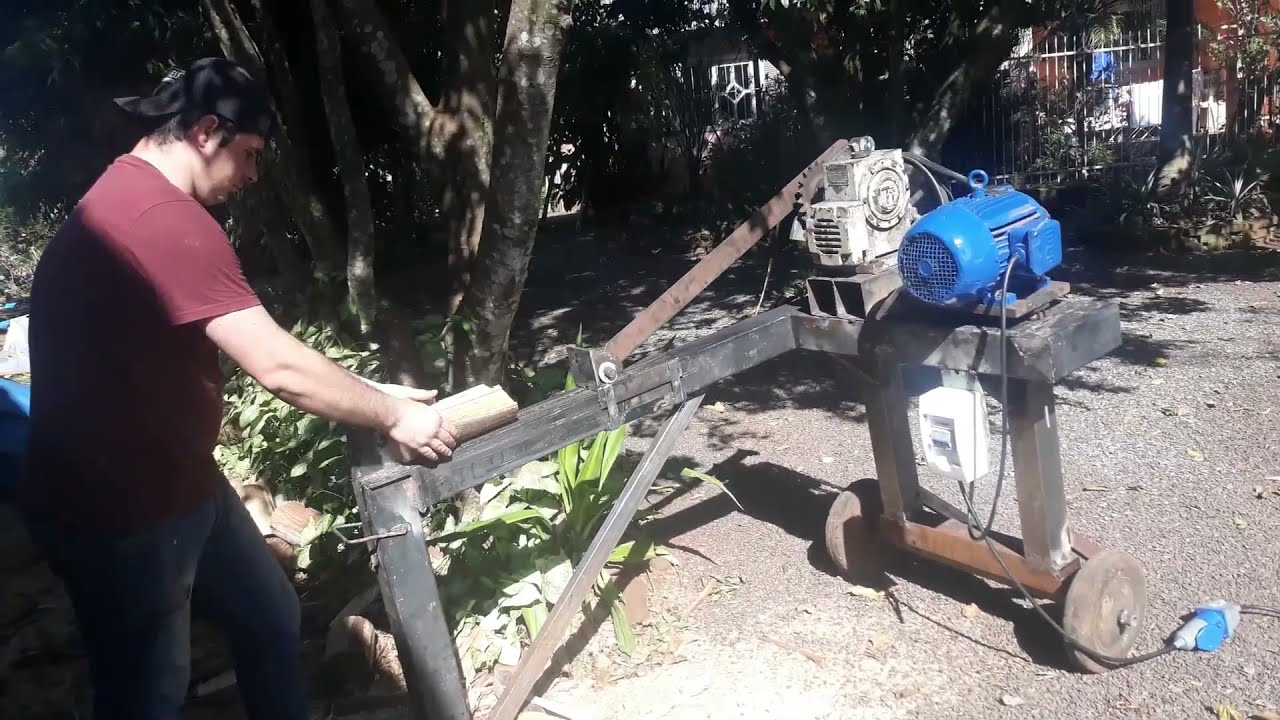Rachador de lenha em faze de teste.