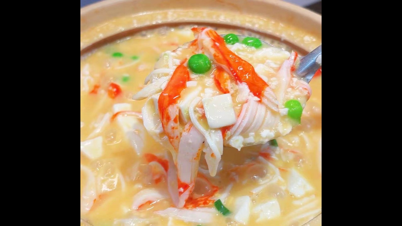 又鲜又香的蟹柳豆腐煲，拌上米饭好吃到停不下来