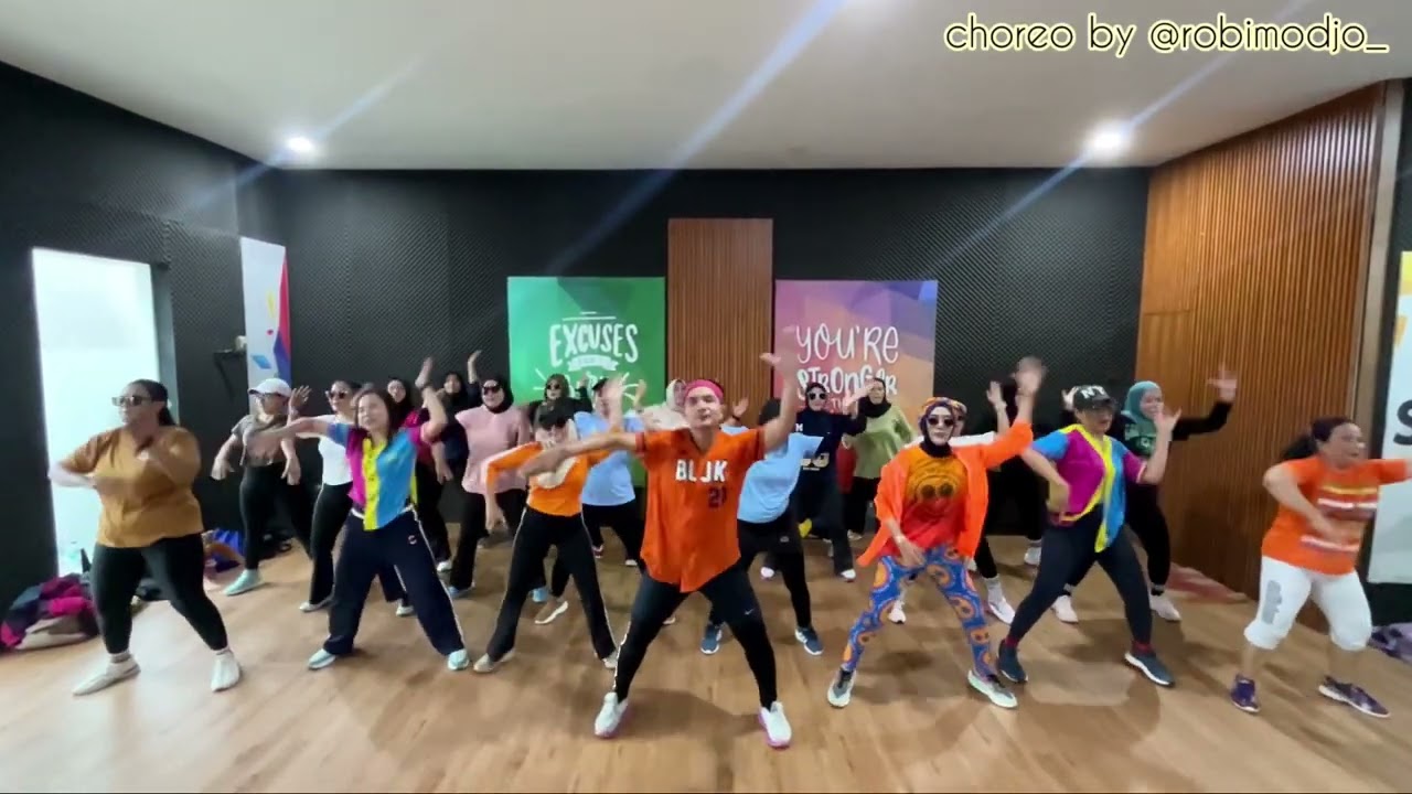 SOLEDAD  WESLIFE (BKB EDIT)  ZUMBA DANCE VIRAL TIKTOK  | CHOREO BY ROBI MODJO | CITRALOKA ZTUDIO