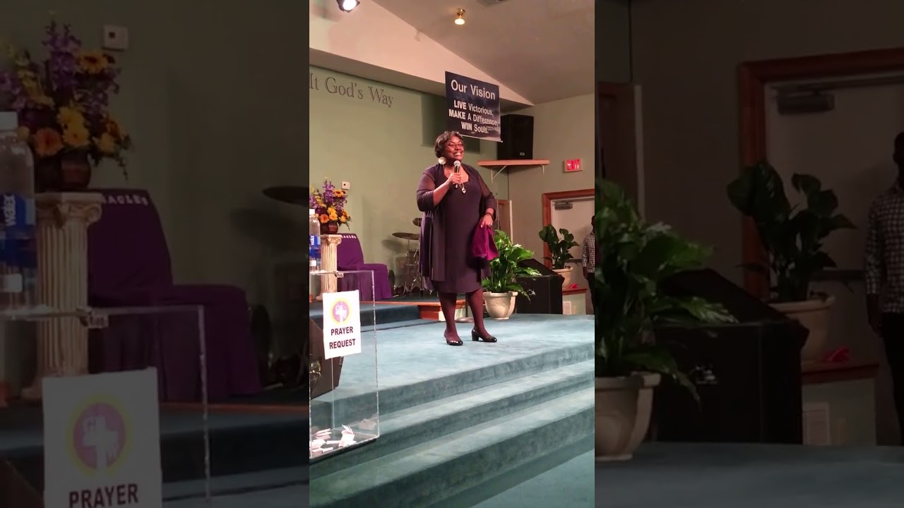 Callie Day - The Name Of Jesus (live)