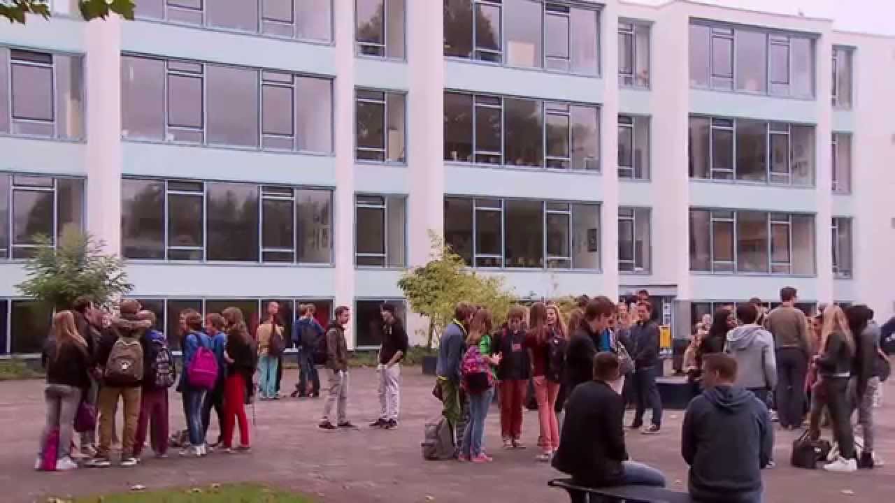 Brugklas Seizoen 01 Aflevering 04 - Te Laat! & Verliefd op de leraar