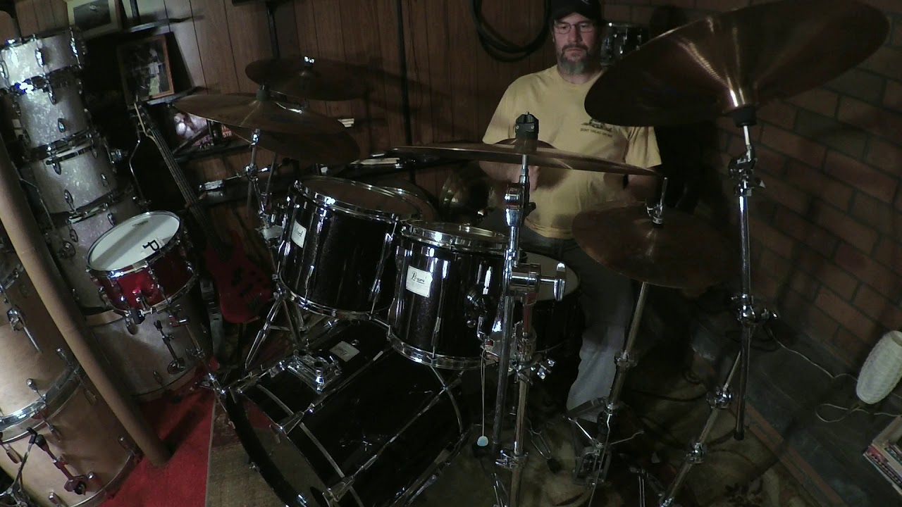 pearl CZX studio drums, ultracast snare and paiste 2000 series cymbals