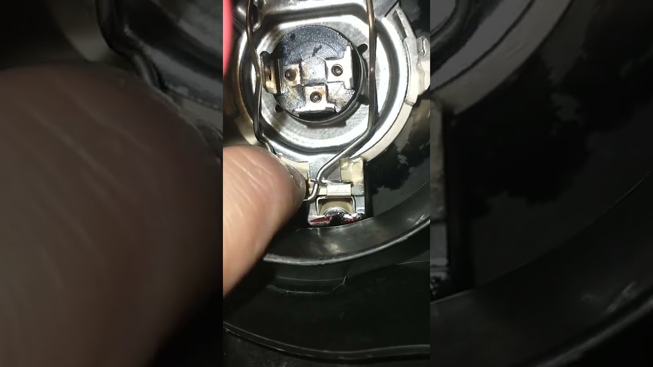 H4 bulb locking mechanism Peugeot 107, Citroen C1