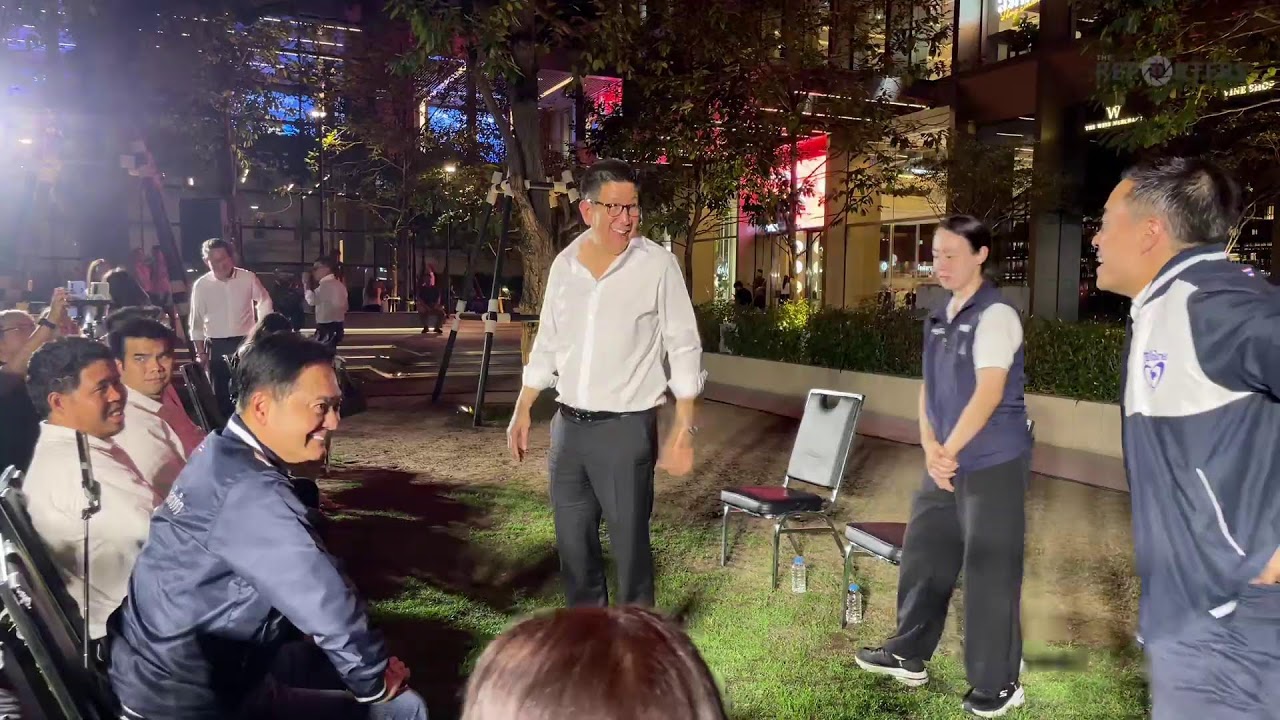 LIVE: ’เอกนิติ‘ ลงพื้นที่สีลมช่วย ‘ลลิดา‘ หาเสียง พบปะพูดคุยกลุ่มนิสิตนักศึกษา - ผู้ประกอบการ