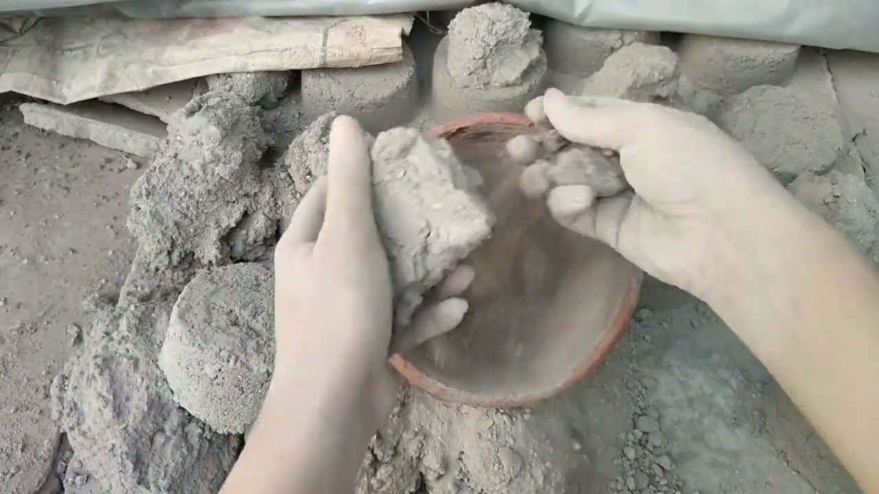 Gritty sand cement dry floor crumbling + crumbling in claypot