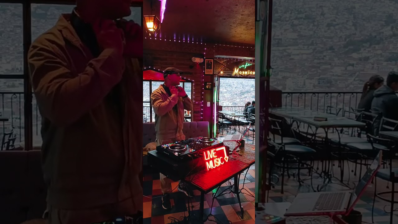 Live Afrohouse session Café Mosaico Ecuador 