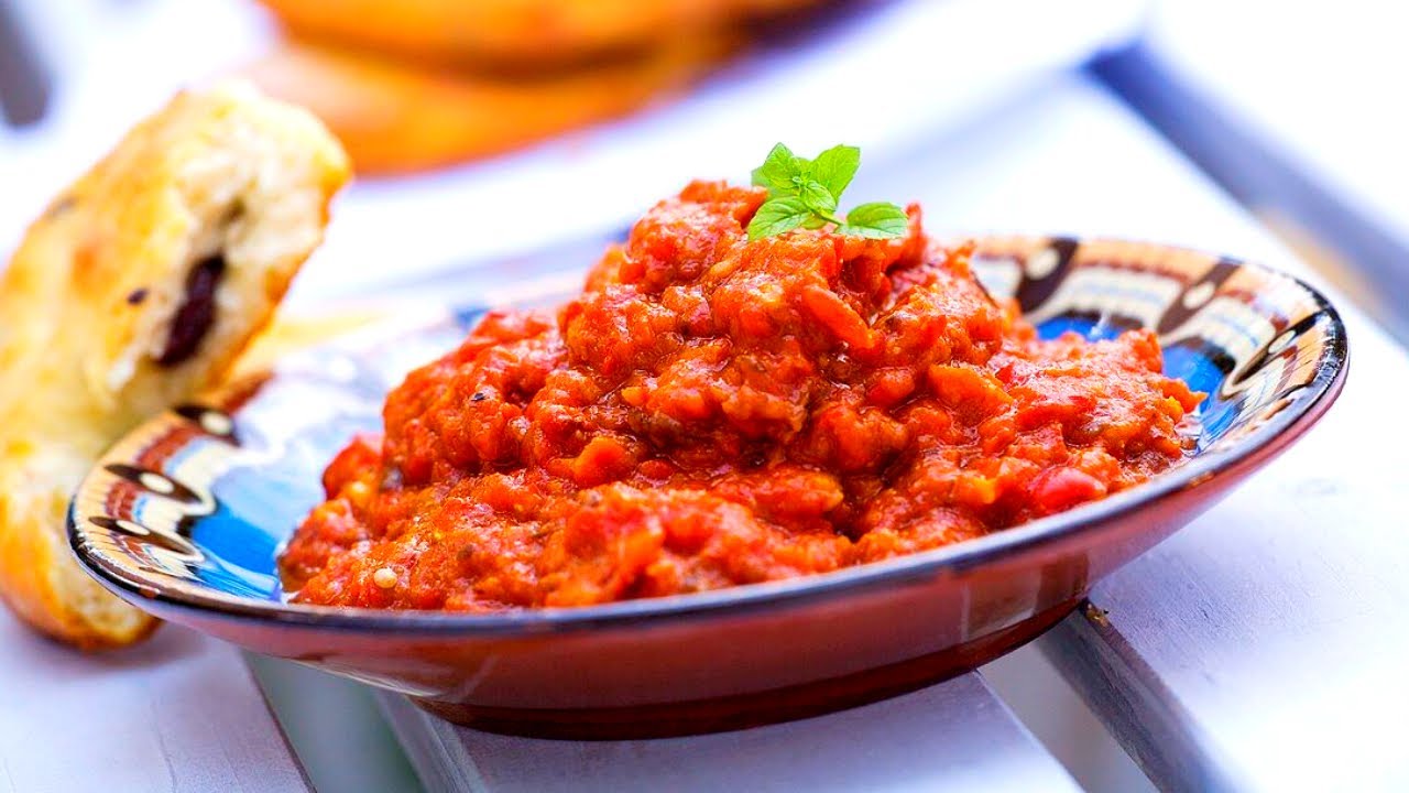 Bulgaria: Traditional Cuisine // Ljutenica // Banitsa