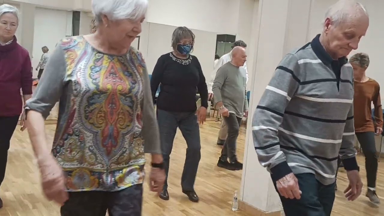 a media luz tango en línea coreografía de los punteos