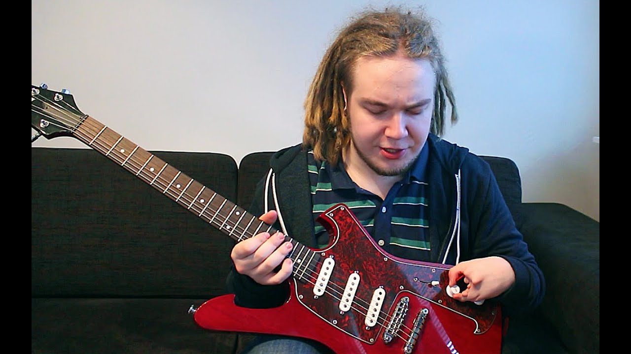 PLAYING GUITAR UPSIDE DOWN