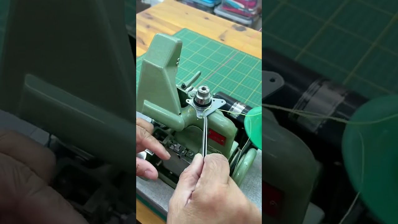 Como passar o fio na overloque semi industrial Verdinha #adeneideestilos #costureira #verdinha810 #