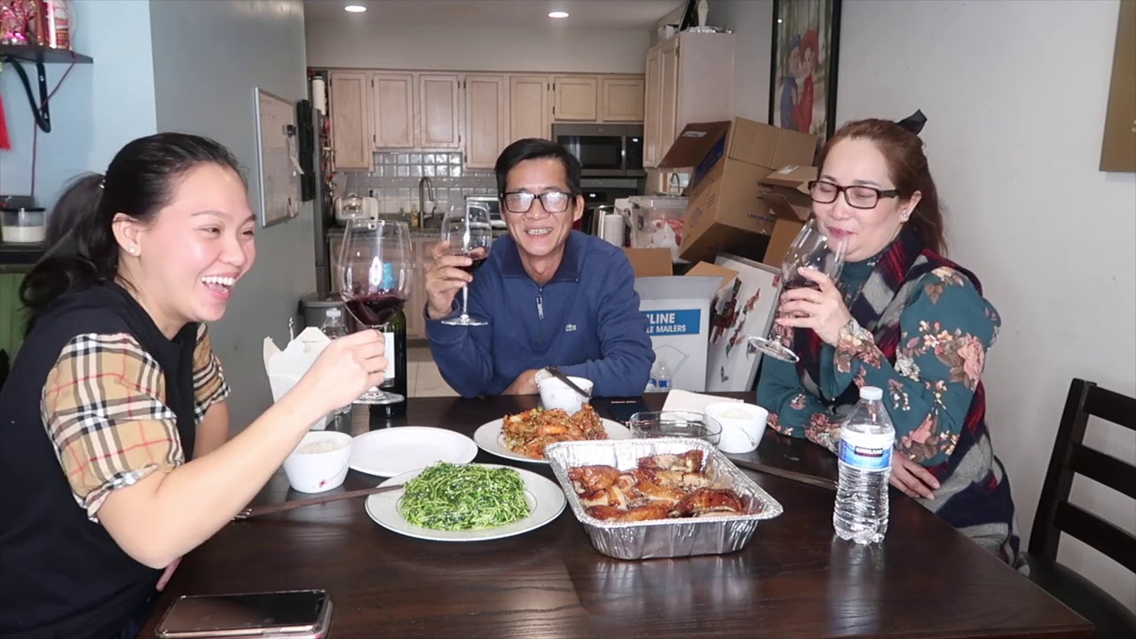 Vlog 1272 ll CHÚ THÍM 8 QUA NHÀ ĂN TẾT CÙNG GIA ĐÌNH TẠI MỸ