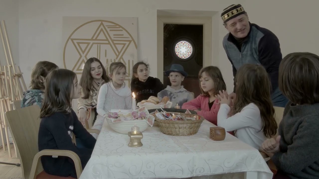 Vida Neuwirthová Vám zasílá chanukový pozdrav z čáslavské synagogy
