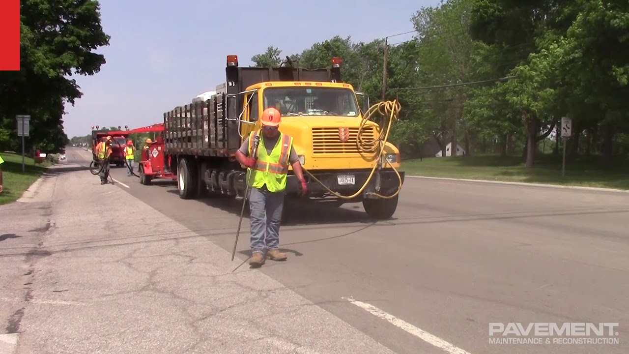 5 Tips for Repairing Previously Sealed Pavement Cracks | Crafco