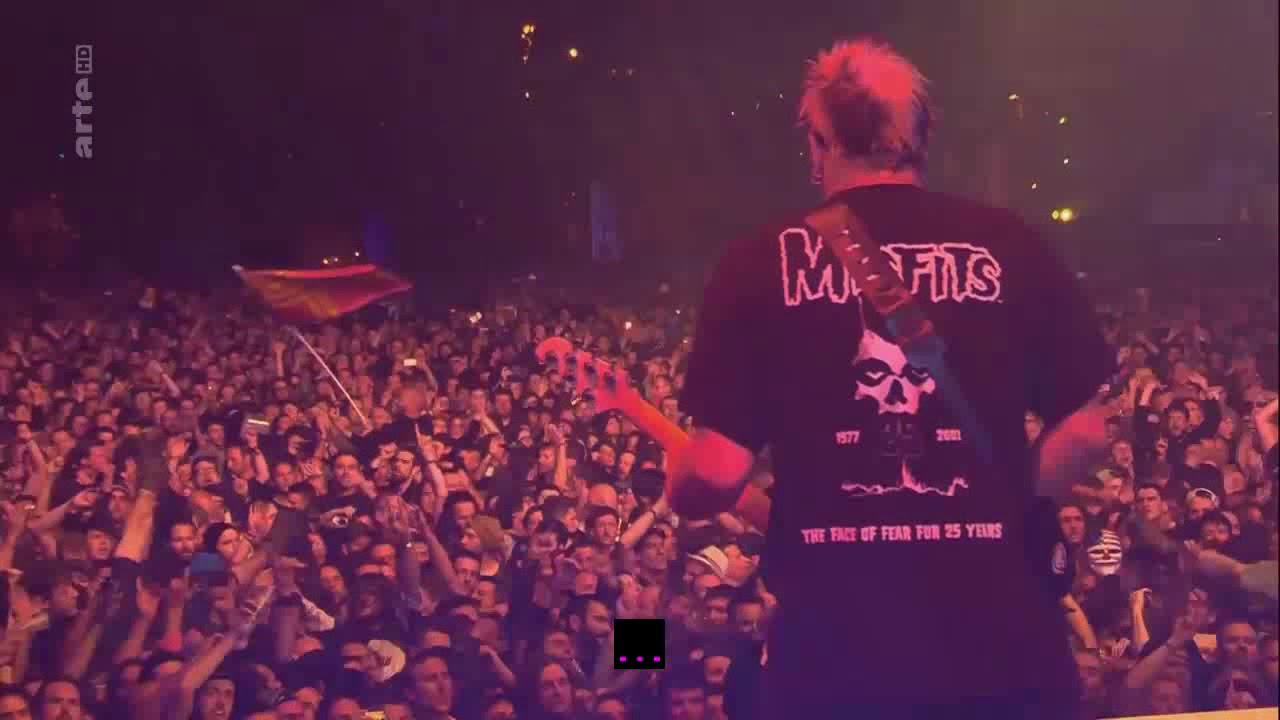 The Offspring   The Kids Aren't Alright    Live Hellfest 2016