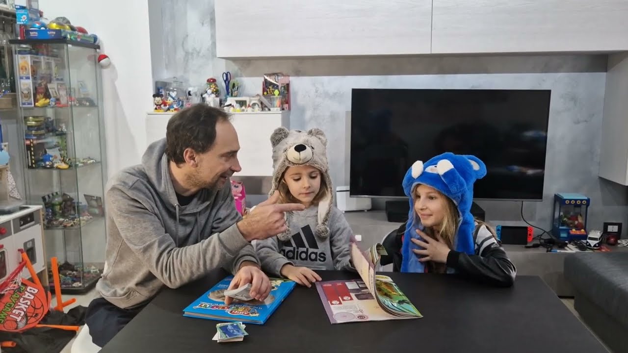 ALBUM IL MONDO DEGLI ANIMALI PANINI VS AMICI CUCCIOLOTTI PIZZARDI .decidiamo il migliore...
