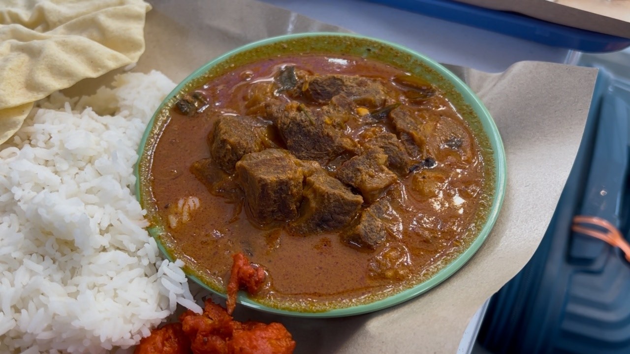 DELICIOUS MUTTON CURRY @ TASTY HOT PRATA SINGAPORE
