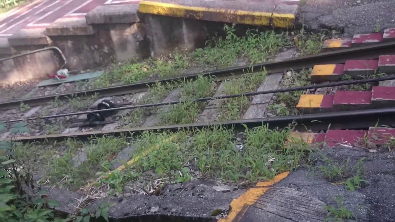 日本一危険な踏切。Dangerous railroad crossing.