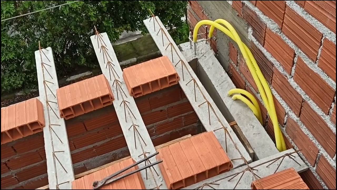 Preparando a laje com beiral balancinho, para encher em breve