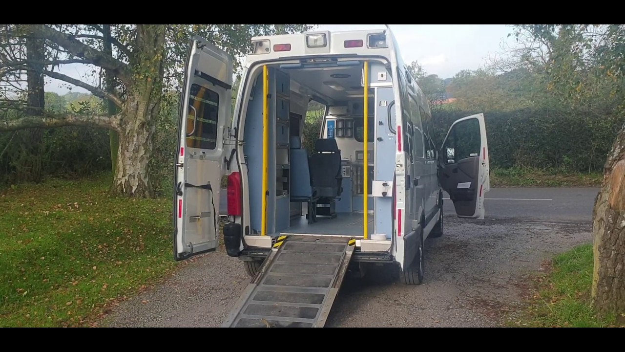 Walk around a 2001 Renault Master Ambulance