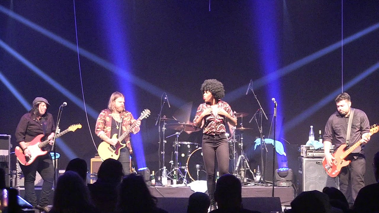 Nikki Hill - Twisting The Night Away