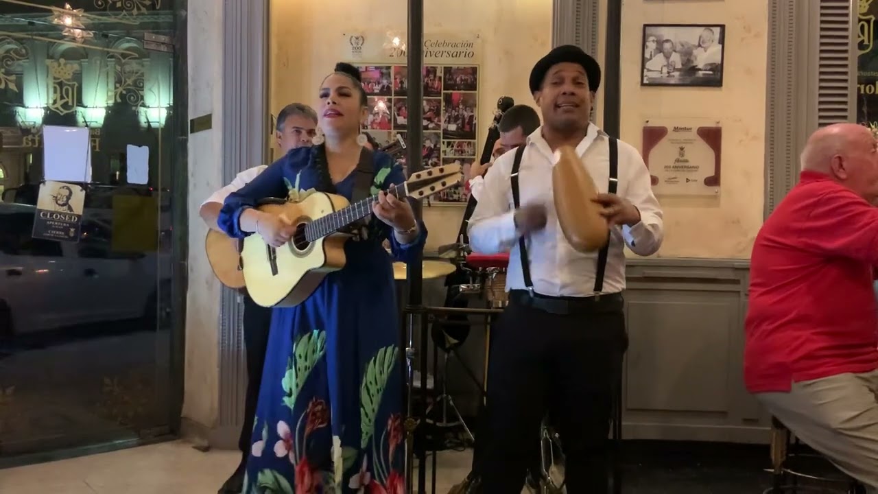 Son Cubano “Monipulao” (Manipulado): Yarima Blanco en El Floridita, Habana, Cuba