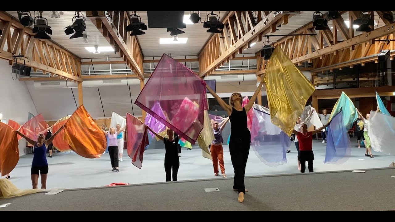 Swing-Flags with Tabera - you can learn flag movement patterns from the video - KreativTage 2025