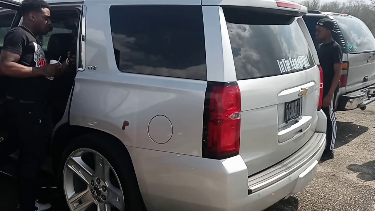 6 Skar Audio 12s in a Tahoe!!!! Major Flex