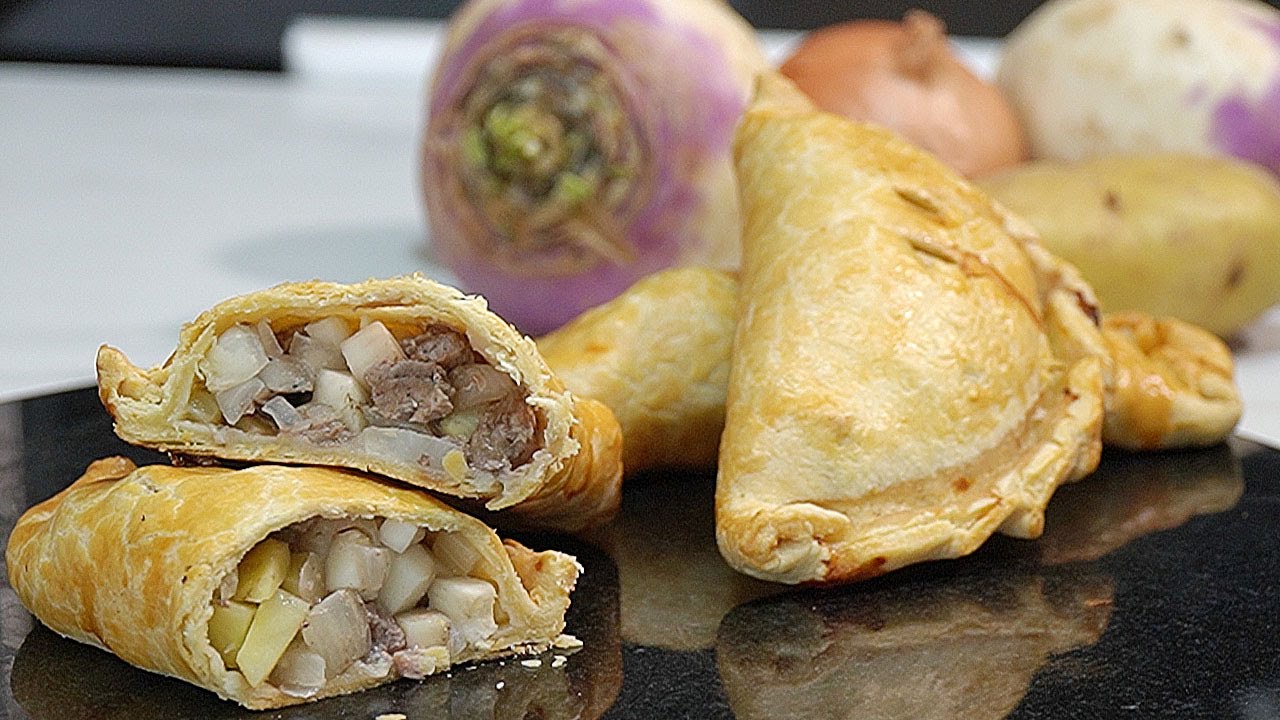 CORNISH  PASTY  Traditional BRITISH pastry CORNWALL  @HYSapientia