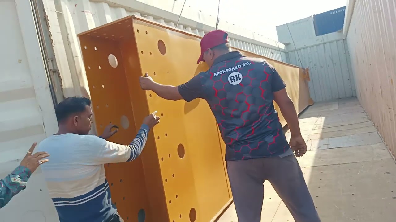 12 MTR GANTRY STUFFING IN 12 MTR OPEN TOP CANTENER 