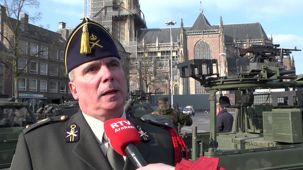 Defilé gele rijders