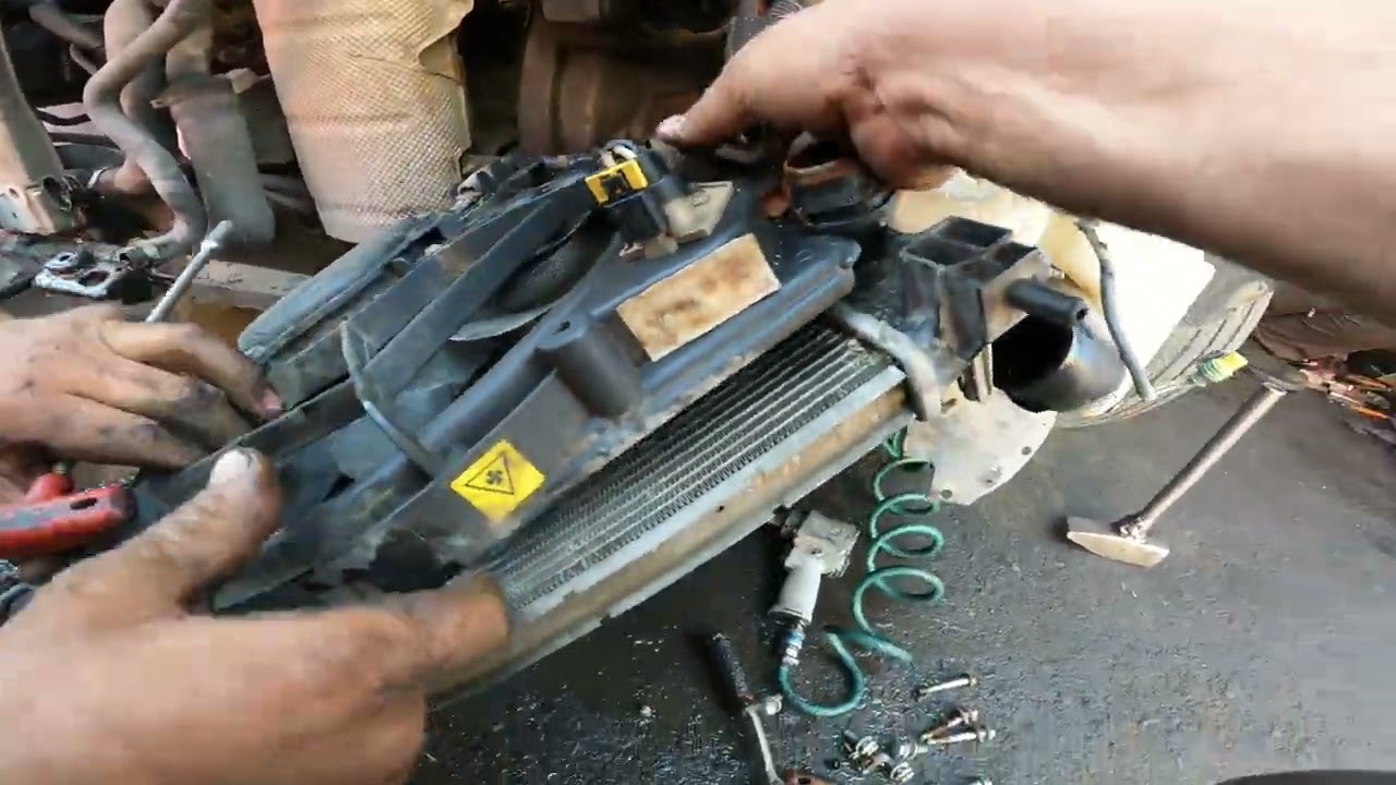 Doblo 3 1.6 Multijet radyatör çürümüş değiştiriyoruz