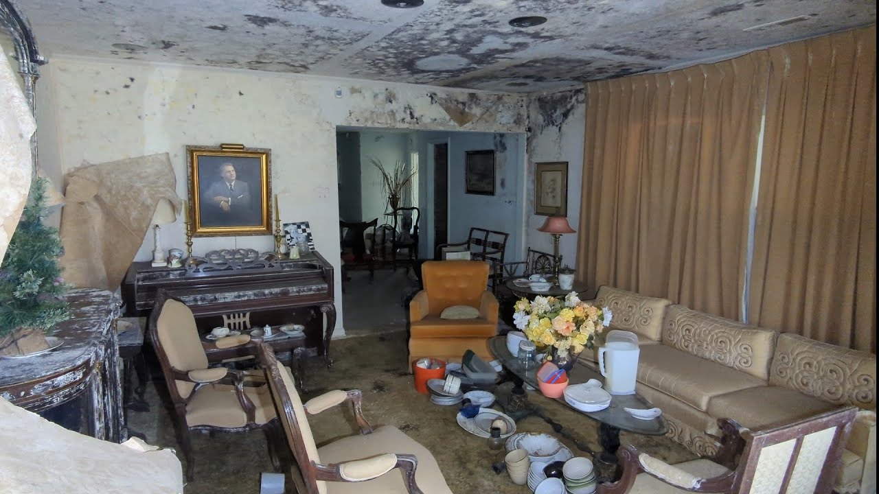 Abandoned Car Dealers House With Everything Left! (Found Vehicles & Boat!) Covered With White Mold!