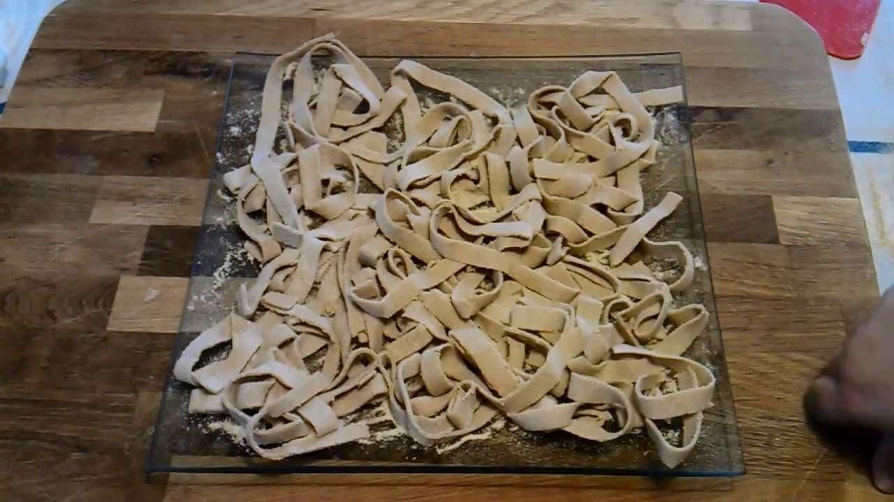 TAGLIATELLE CON FARINA DI CASTAGNE FATTE IN CASA VEGAN
